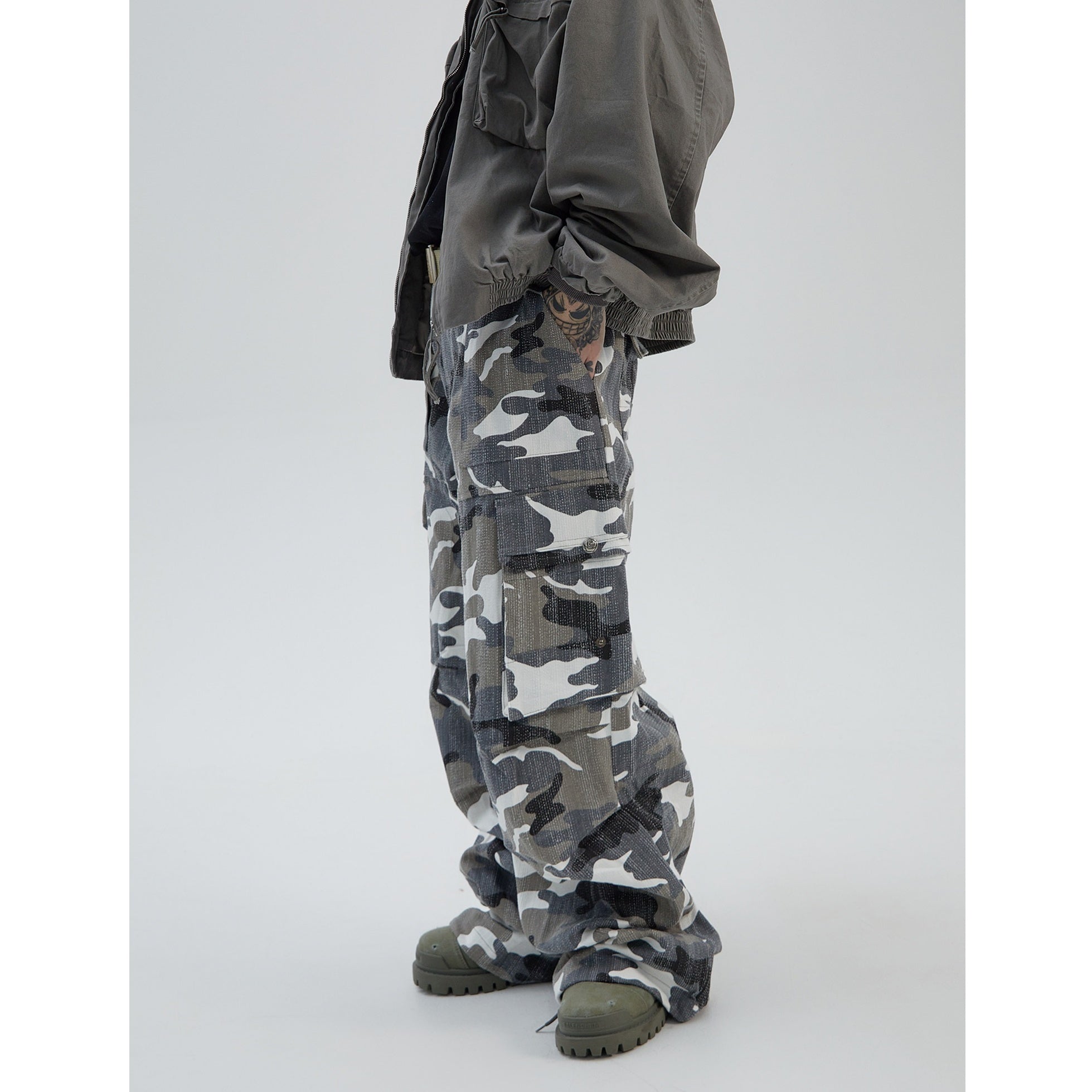 Distressed Wide-leg Camouflage Cargo Pants MB7019