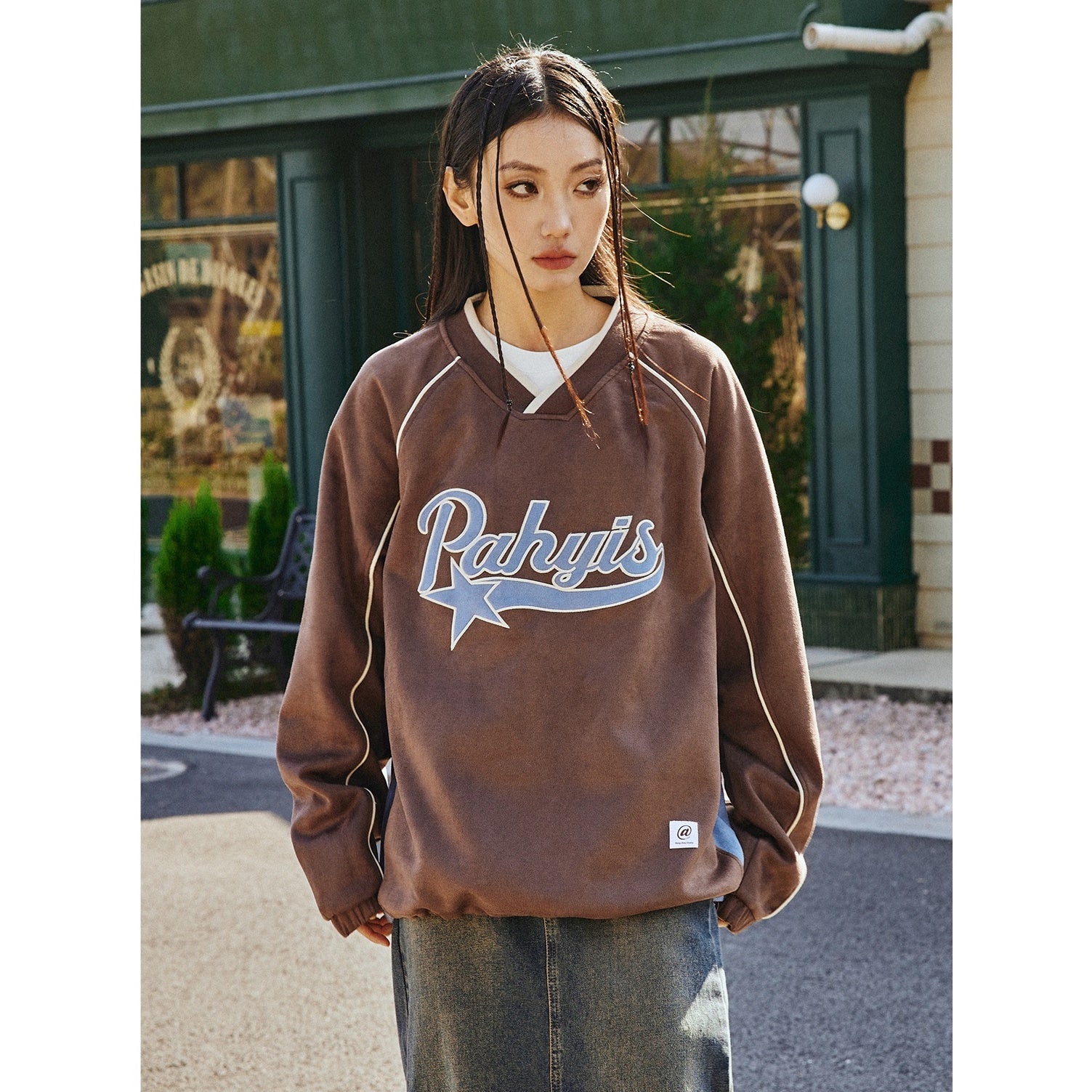 Letter Embroidery V-neck Suede Touch Sweat MB7115