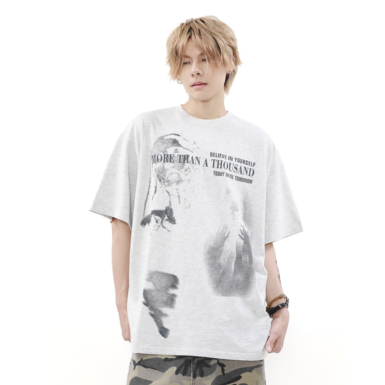 Blurred Figure Print T-shirt MR038