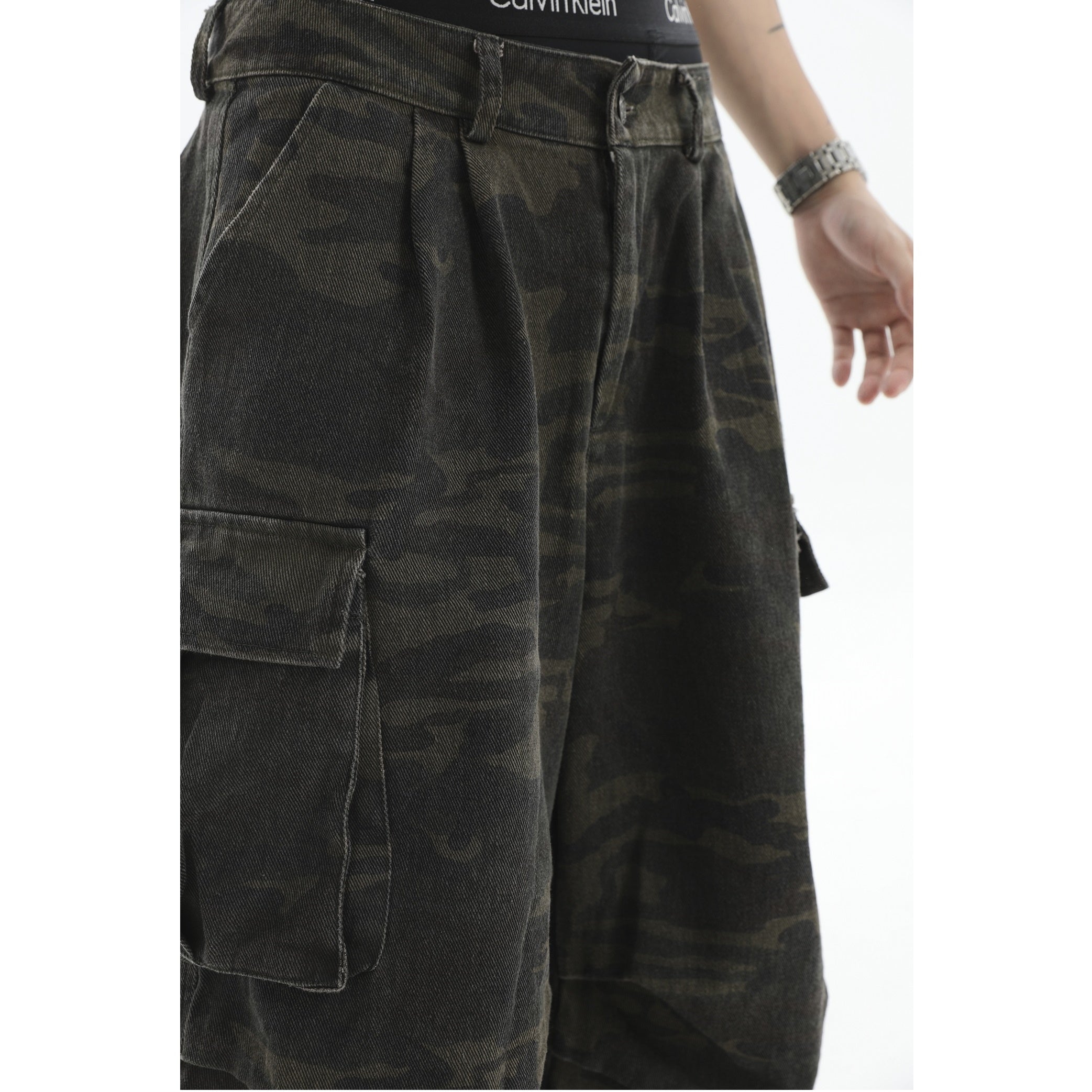 Camouflage Loose Washed Cropped Cargo Pants IN7023