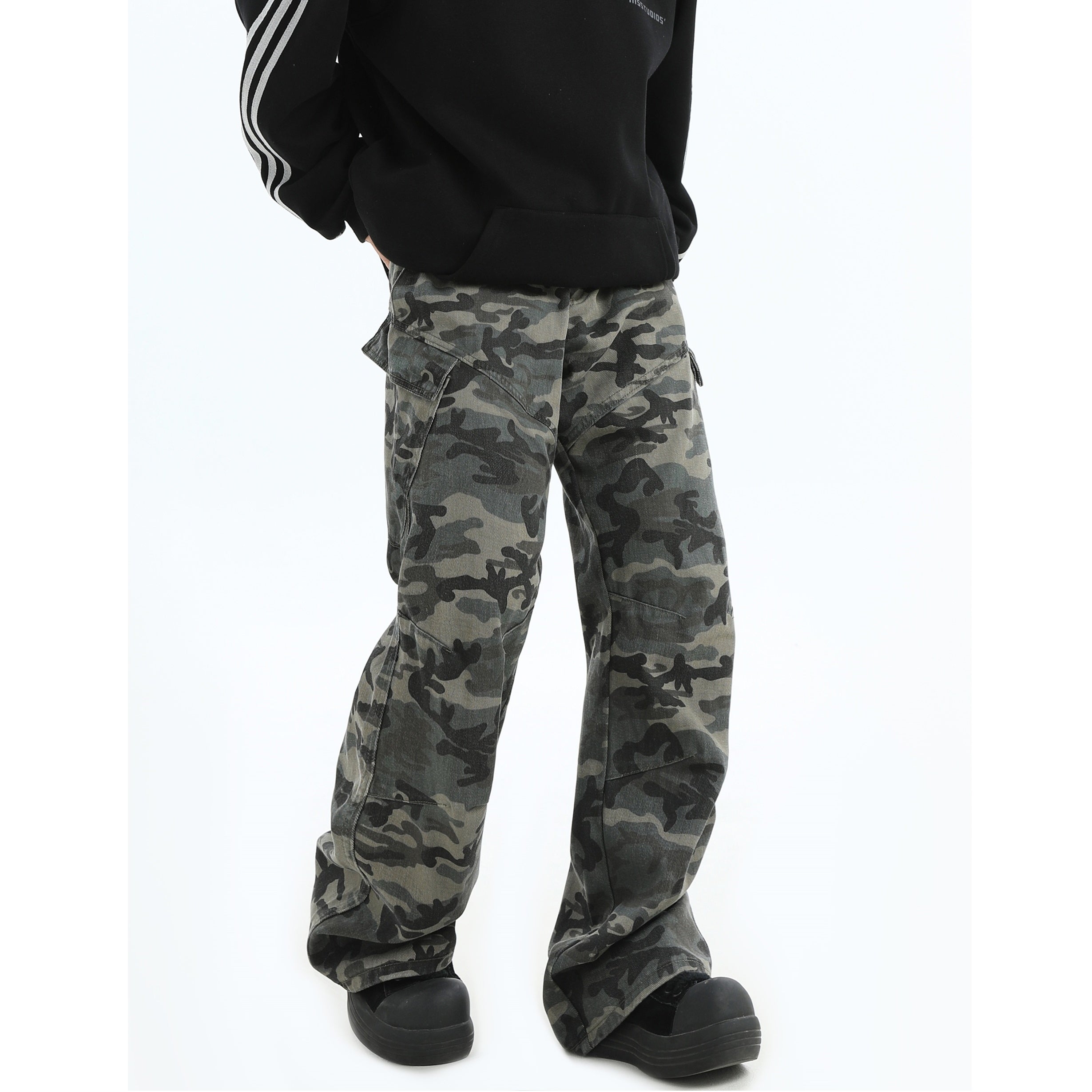 Large Pocket Camouflage Cargo Pants IN7054