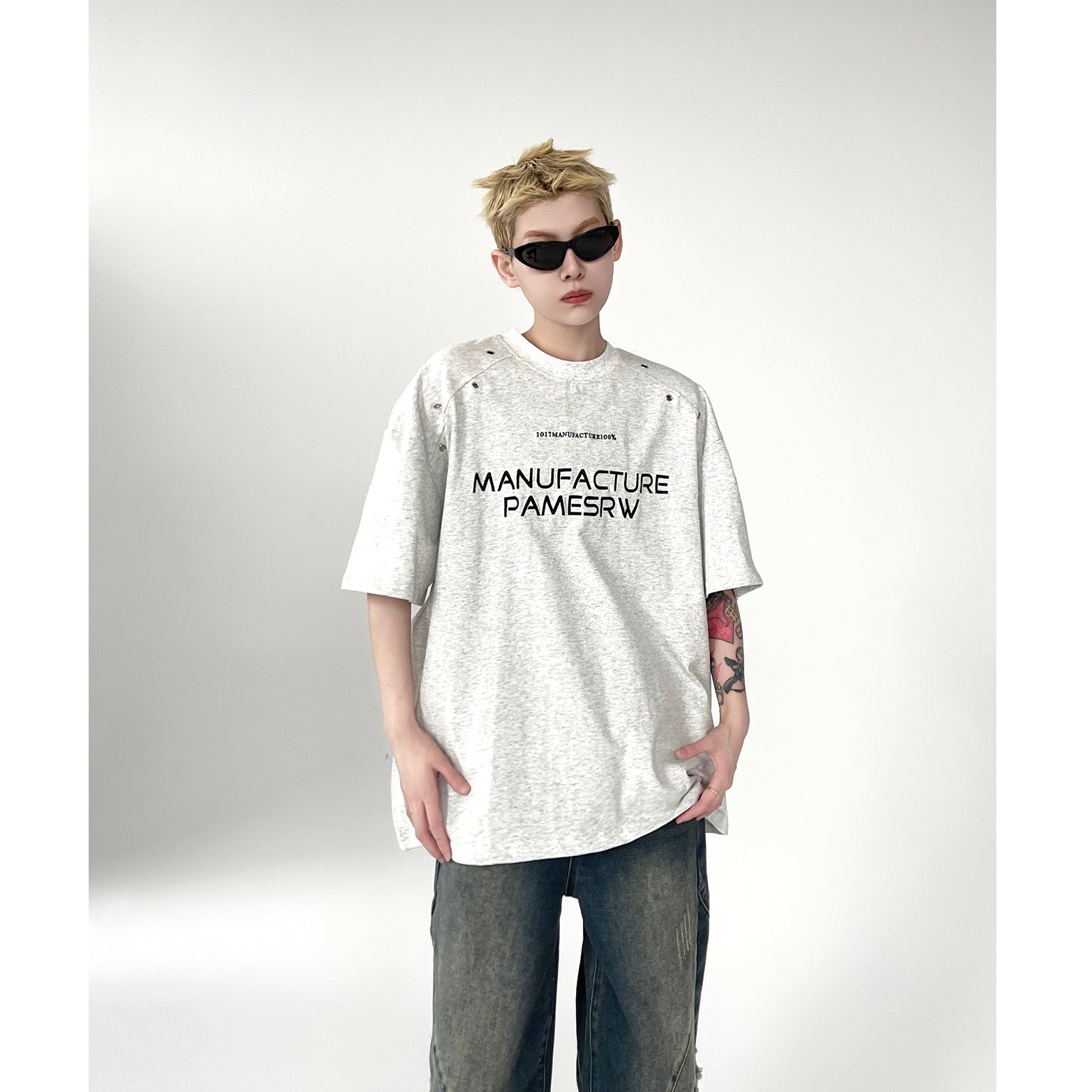 Rivet Design Letter Embroidery T-shirt EAT006