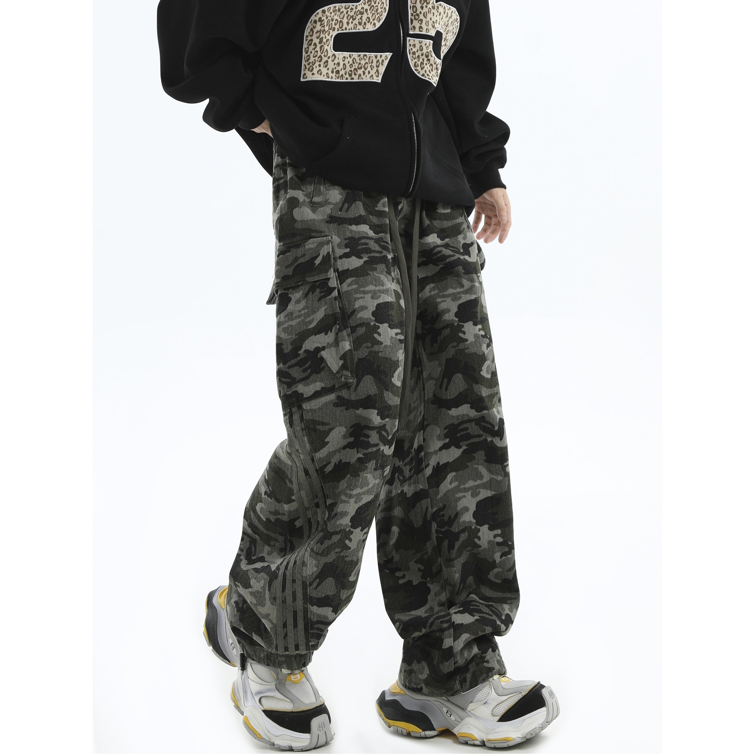 Three-bar Camouflage Cargo Pants IN7052