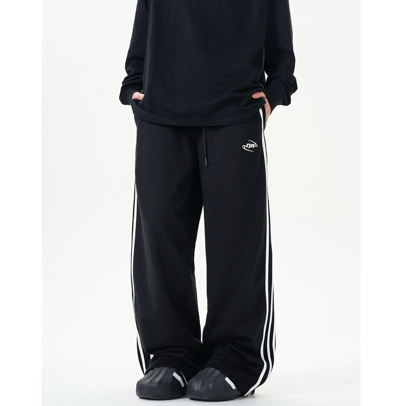 Embroidery Side Line Loose Sweatpants NA7010