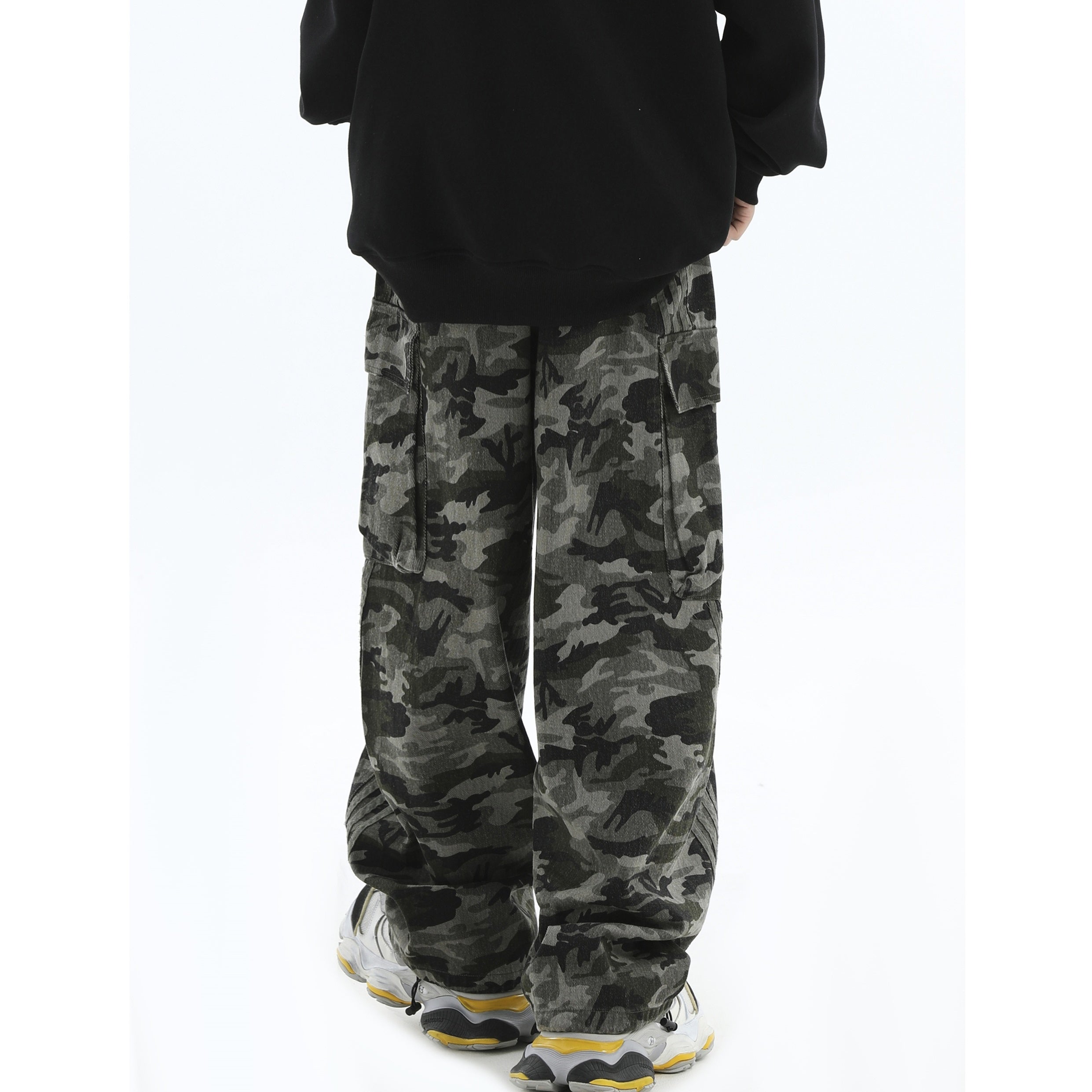 Three-bar Camouflage Cargo Pants IN7052