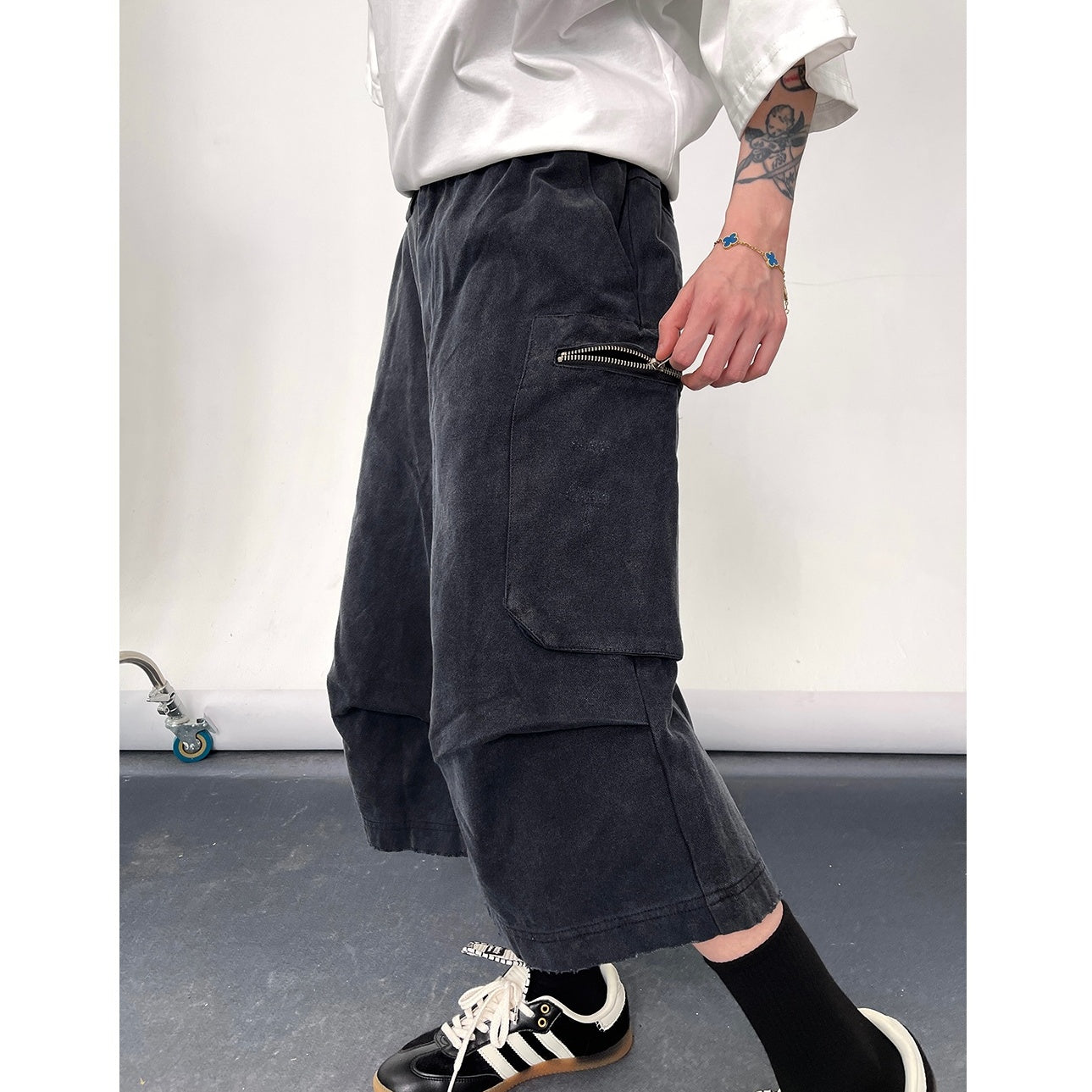 Wash Distressed Cargo Cropped Pants EAT113
