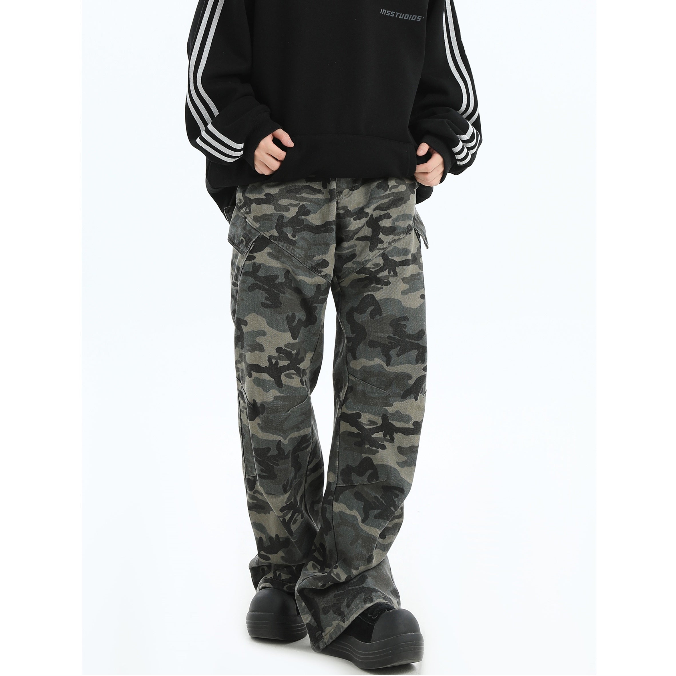 Large Pocket Camouflage Cargo Pants IN7054