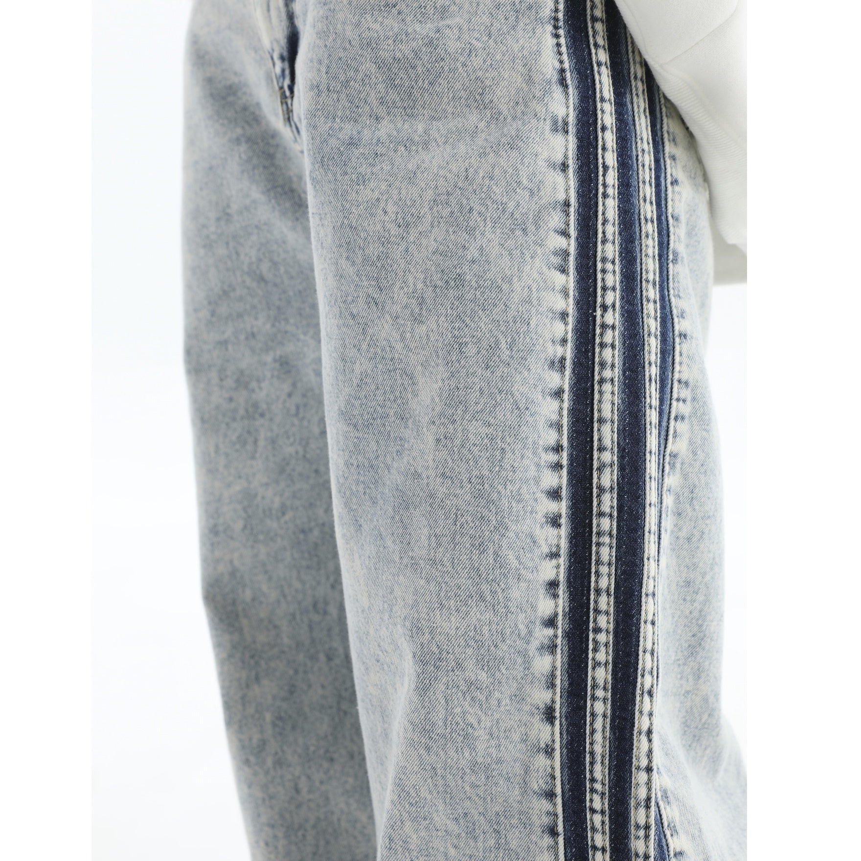 Faded Wash Striped Loose Straight Jeans IN7050