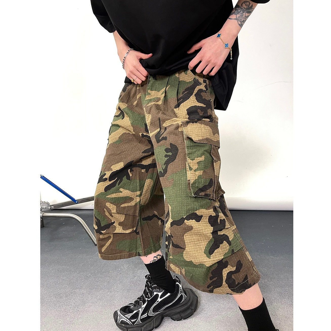 Camouflage Cropped Wide Cargo Pants EAT116