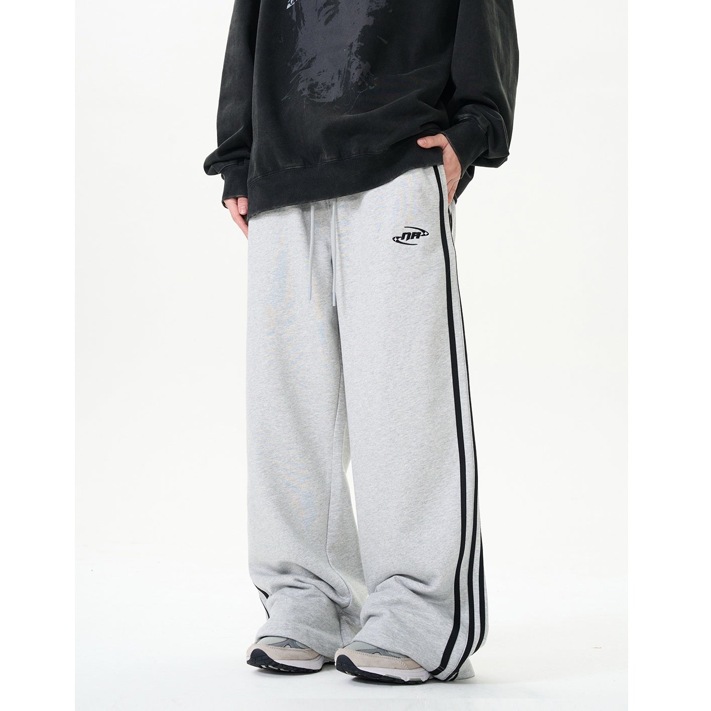 Embroidery Side Line Loose Sweatpants NA7010