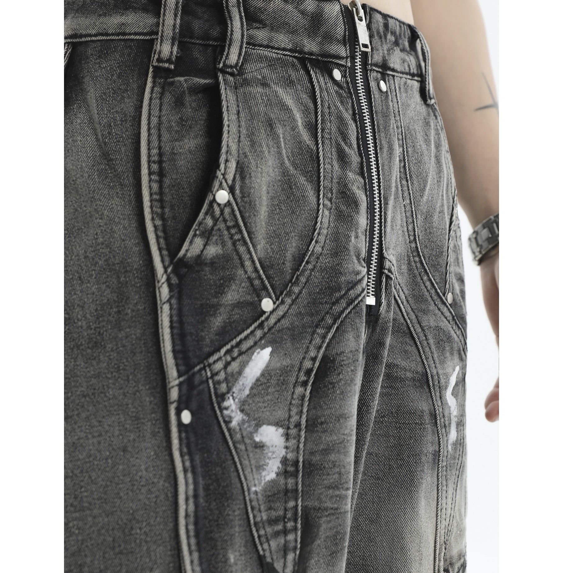 Irregular Traces Graffiti Wide-leg Switching Jeans IN7020