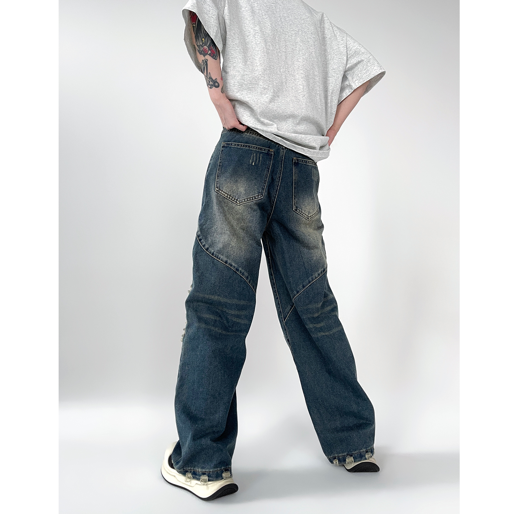 Gradient Scratched Ripped Loose Straight-leg Jeans EAT015