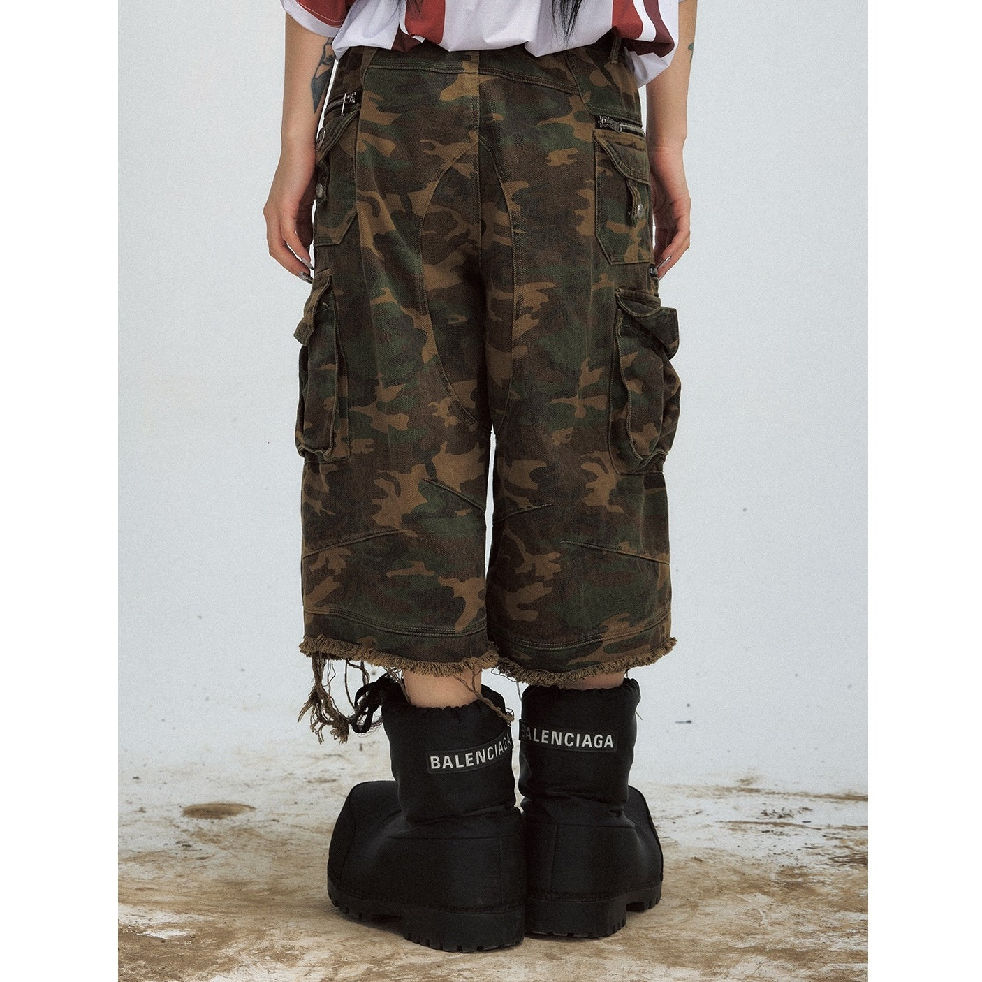 Camouflage Raw-Edged Loose Cargo Cropped Pants MB7025