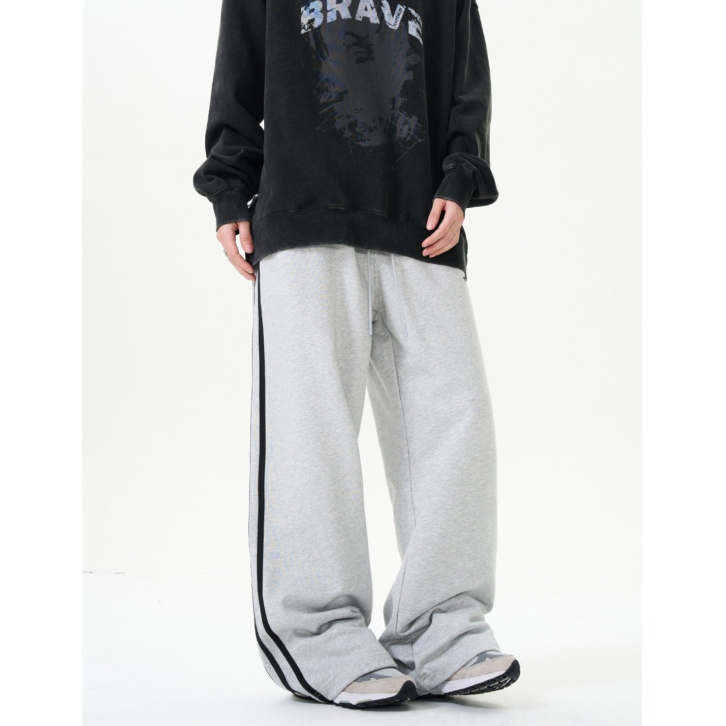 Embroidery Side Line Loose Sweatpants NA7010