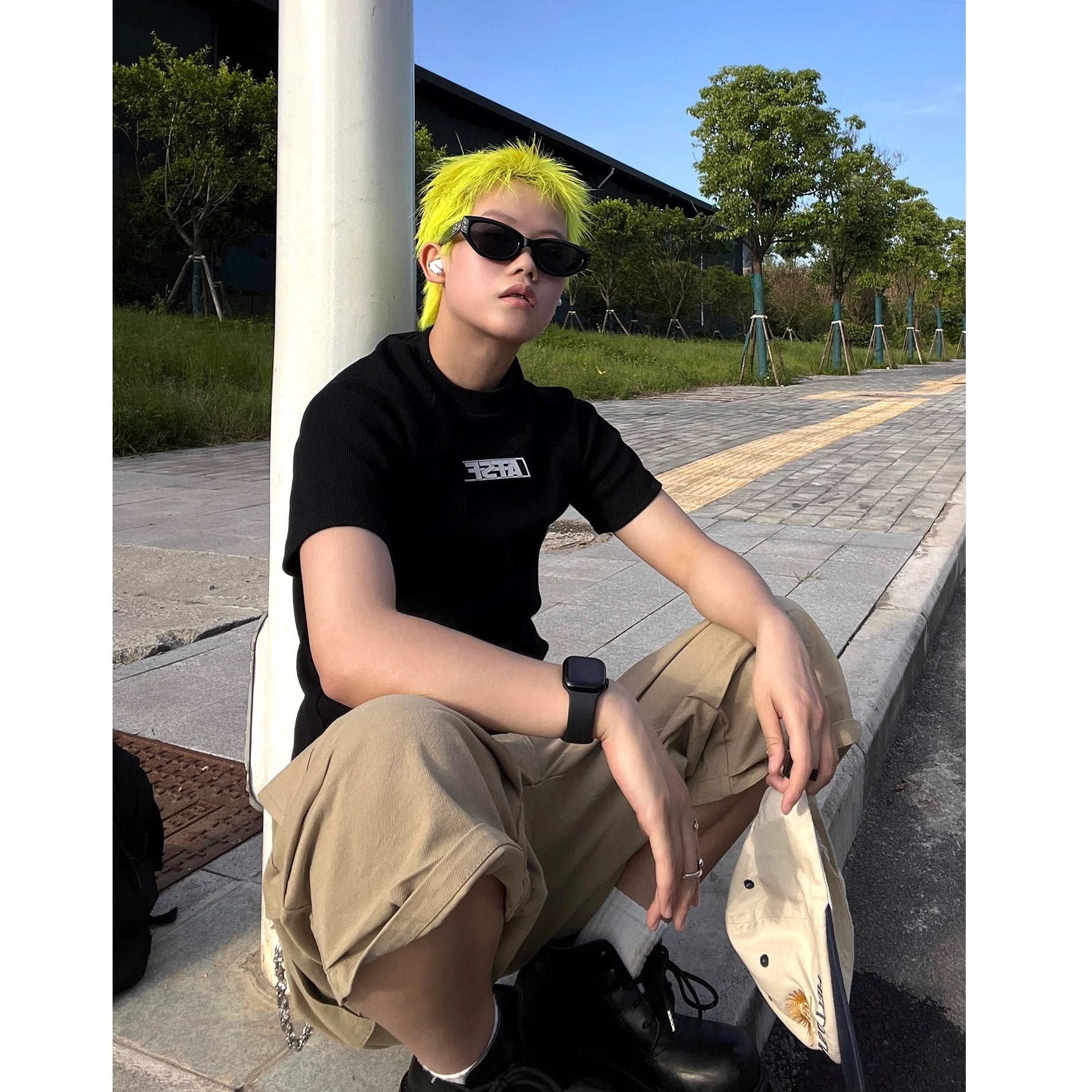 Bottle-neck Letter Slim T-shirt EAT178