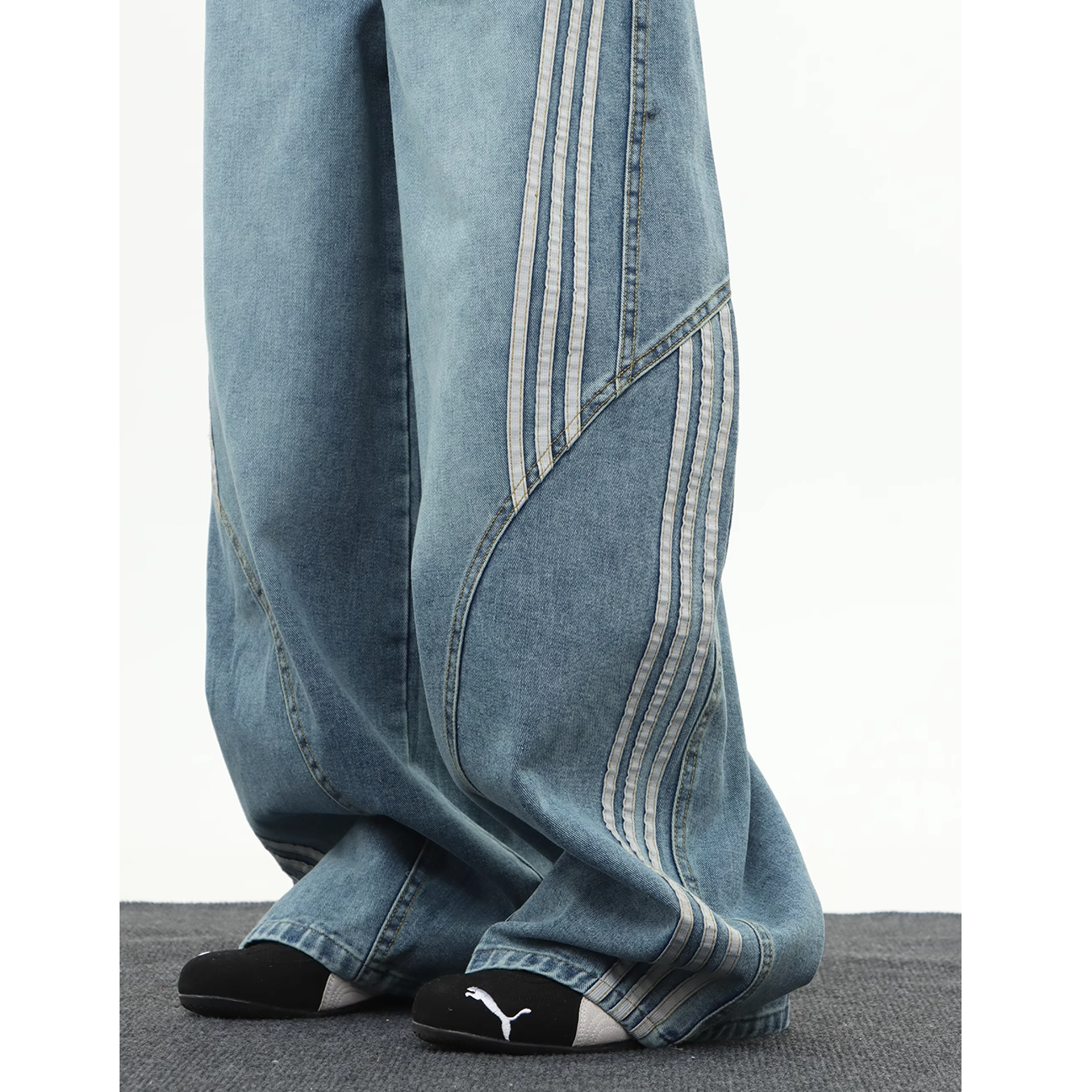 Side Striped Wide Curve Jeans EAT150