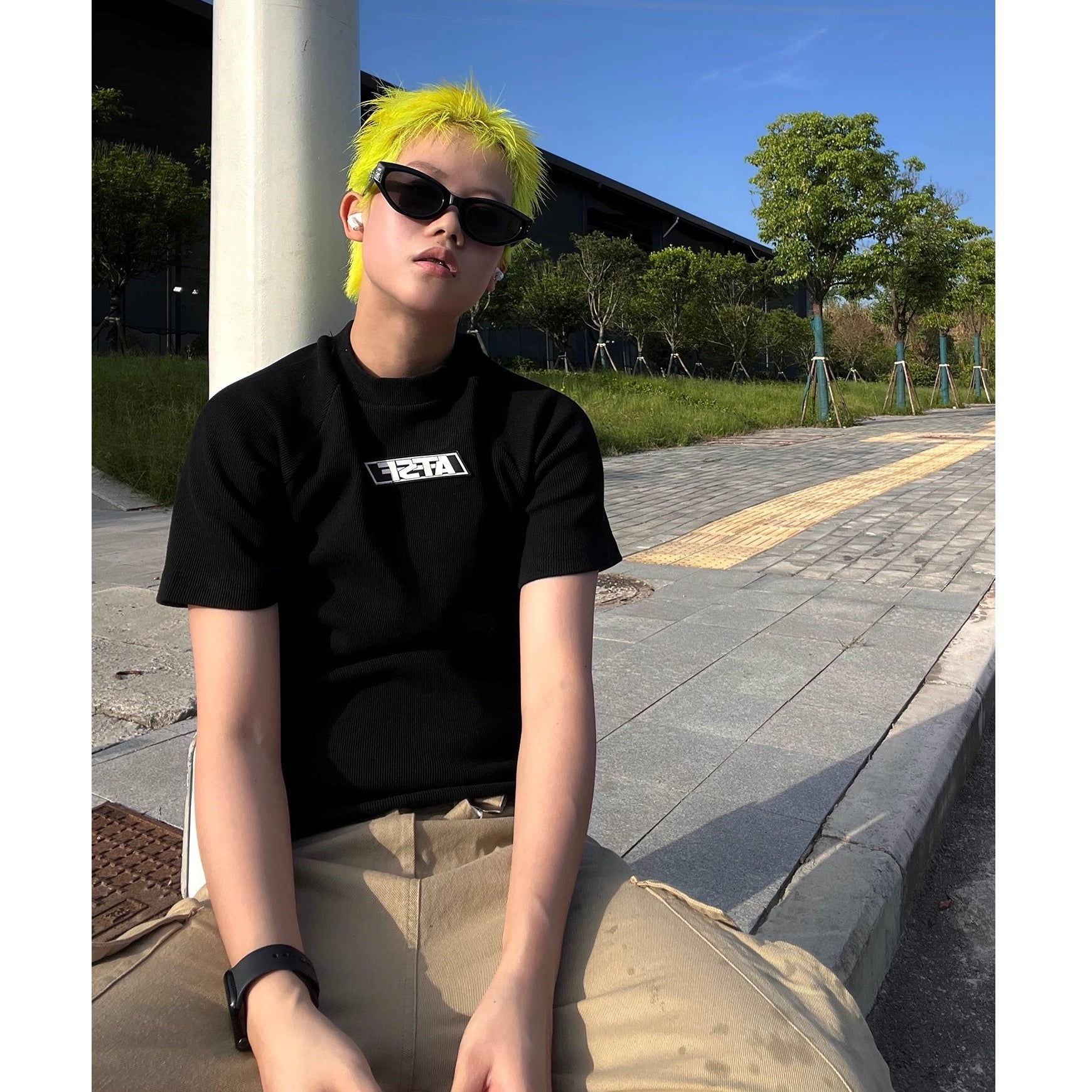 Bottle-neck Letter Slim T-shirt EAT178