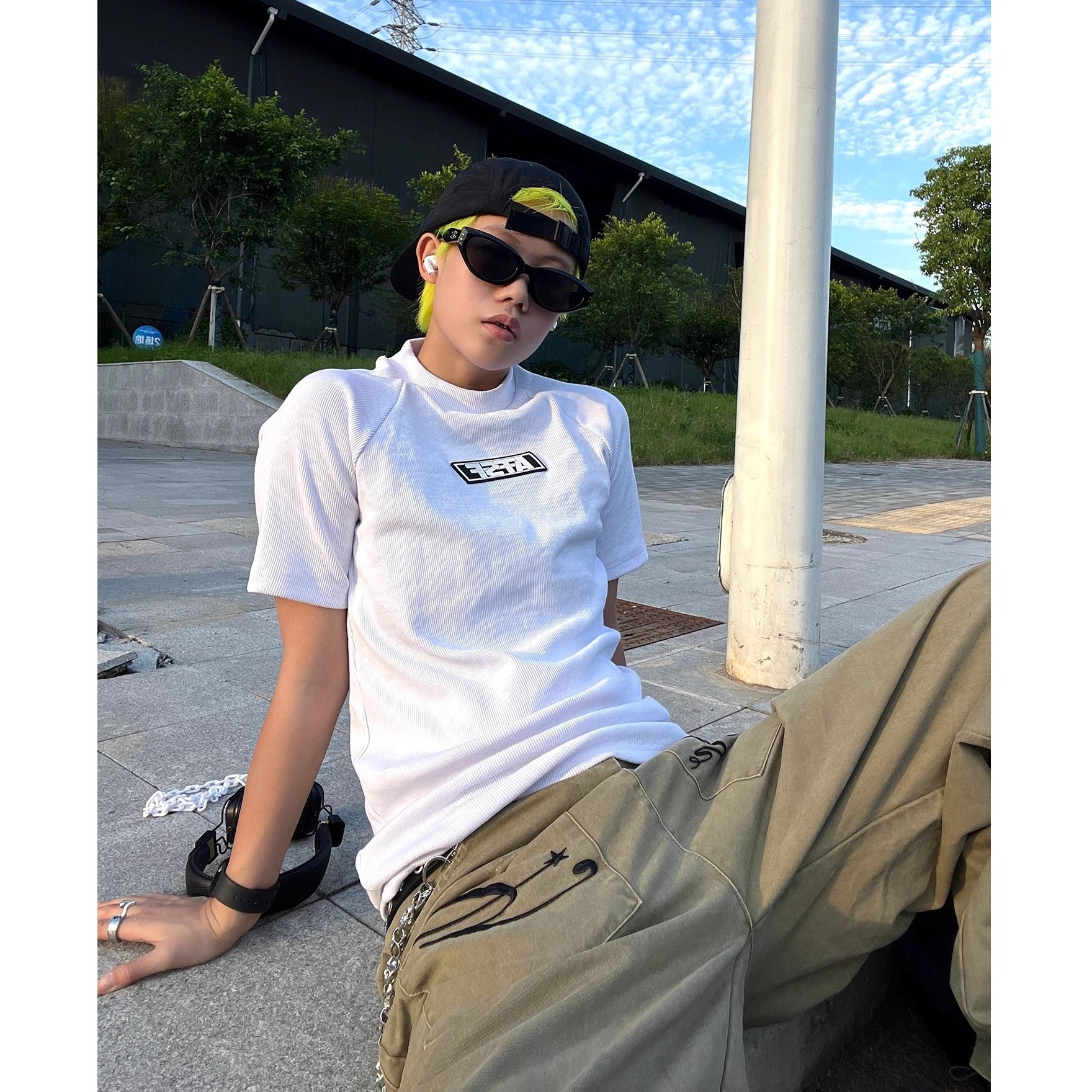 Bottle-neck Letter Slim T-shirt EAT178