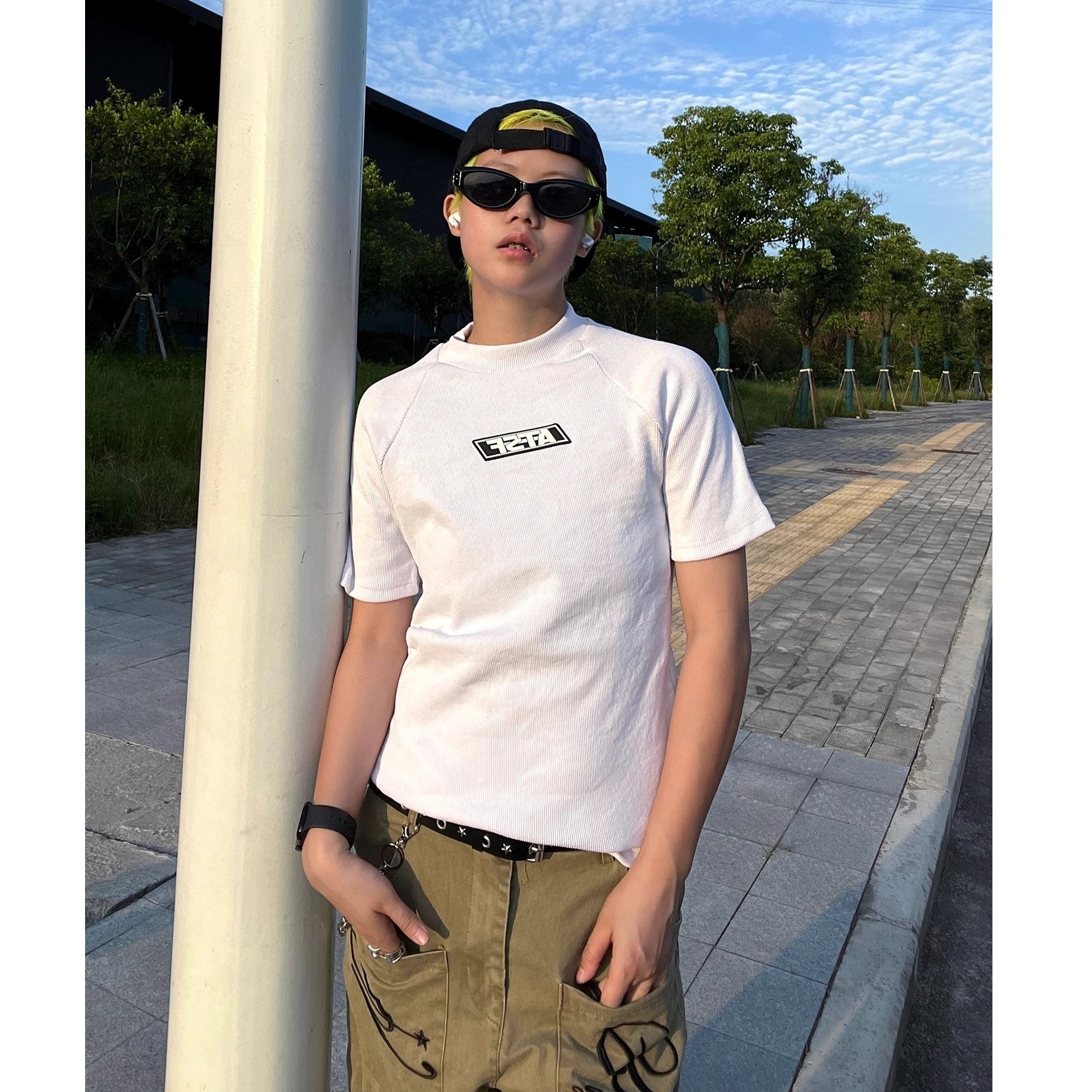 Bottle-neck Letter Slim T-shirt EAT178