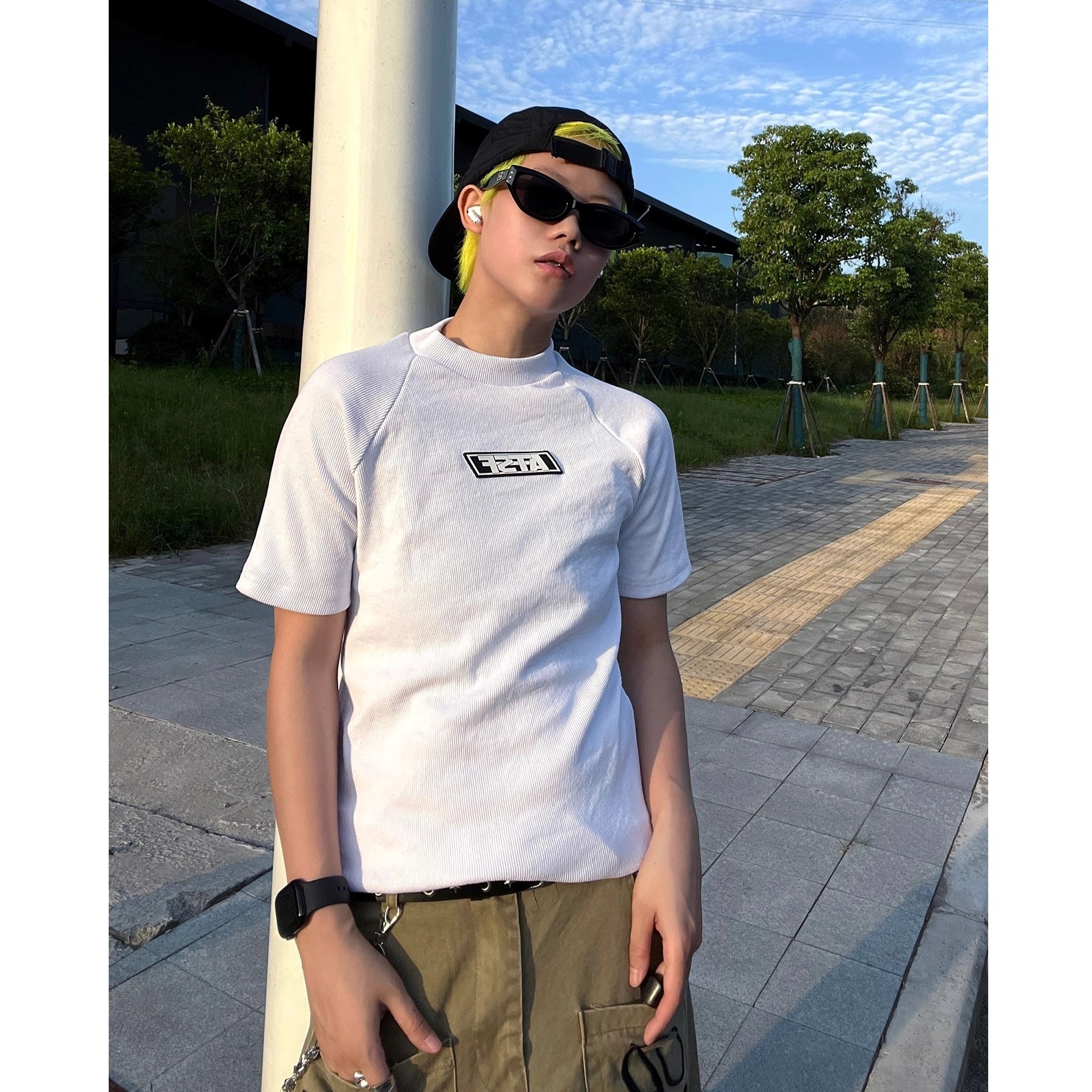 Bottle-neck Letter Slim T-shirt EAT178