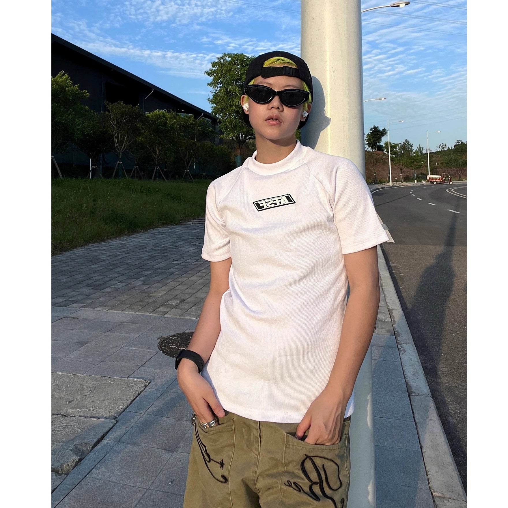 Bottle-neck Letter Slim T-shirt EAT178