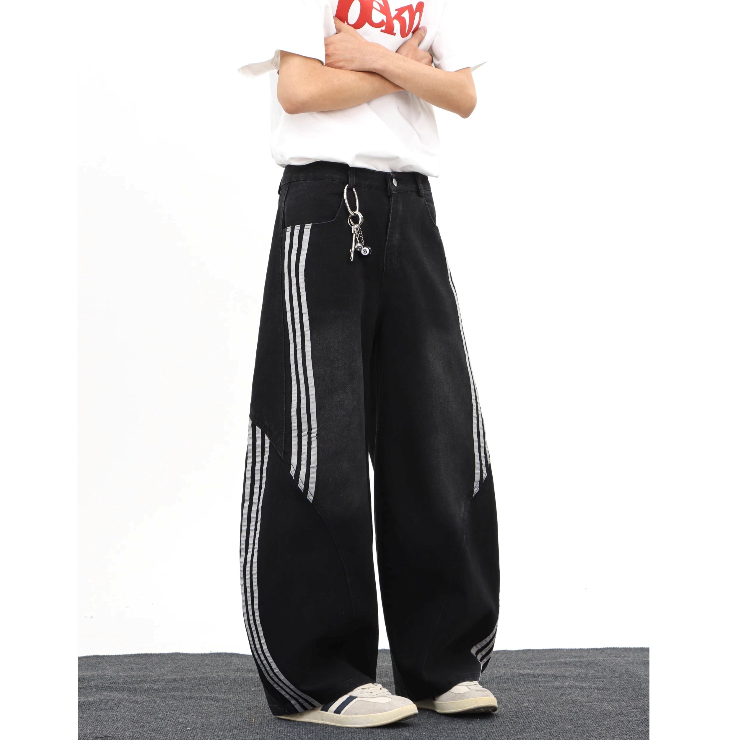Side Striped Wide Curve Jeans EAT150