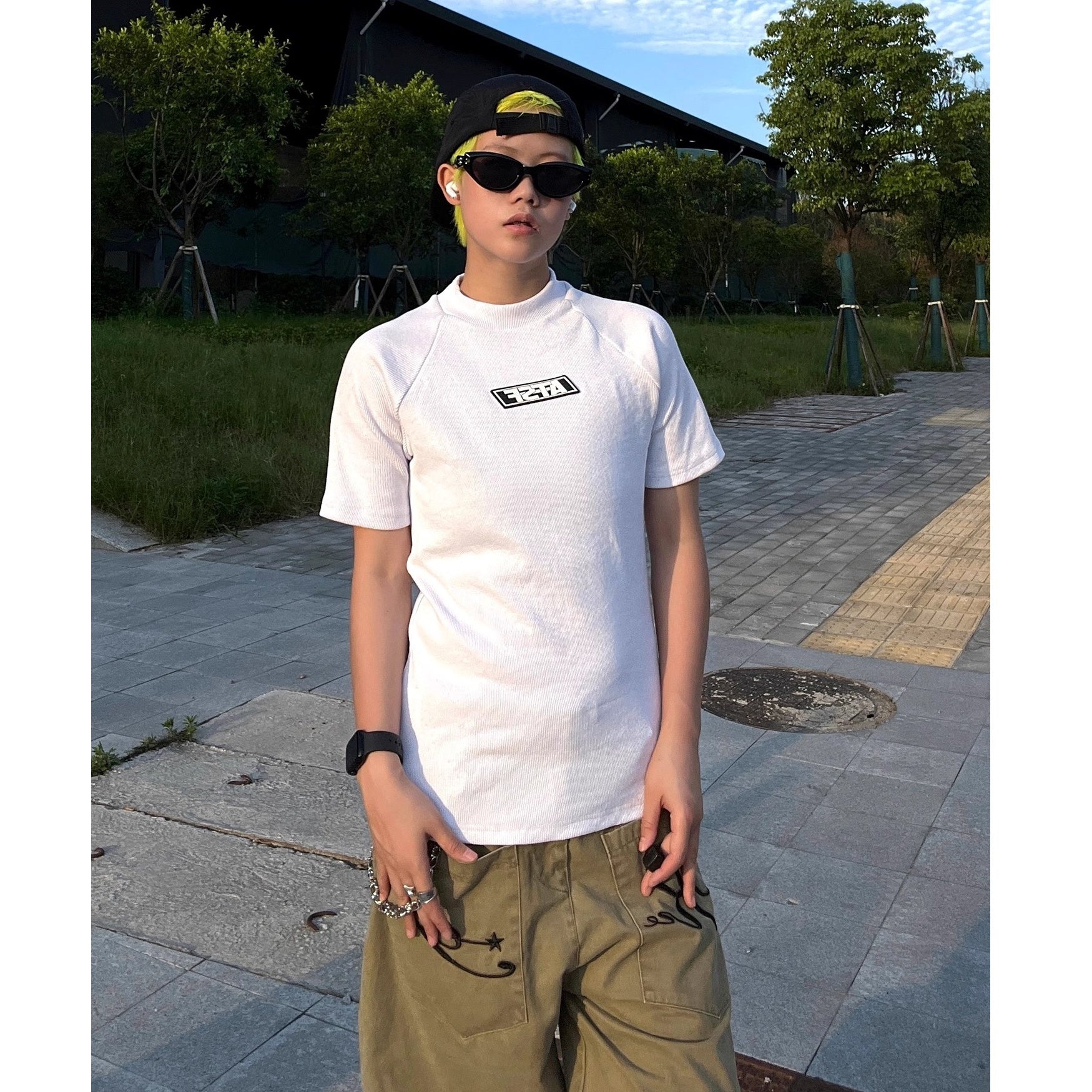 Bottle-neck Letter Slim T-shirt EAT178